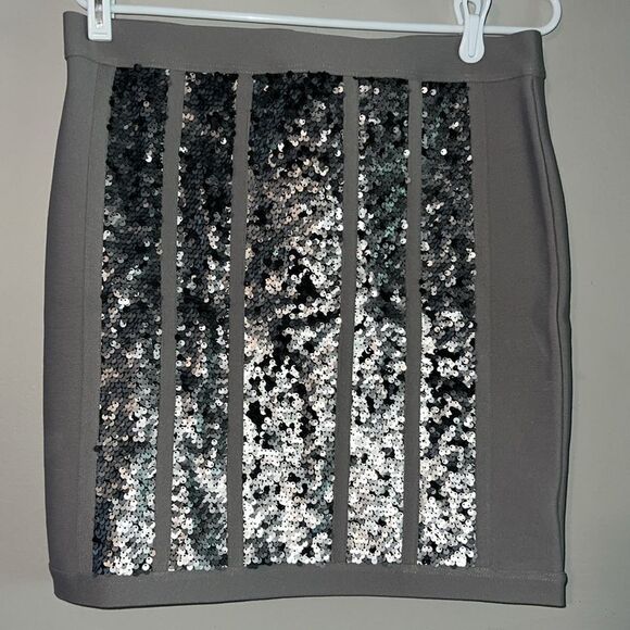 Venus Gray Skirt With Sequins Size 14 New Without Tags - Picture 2 of 6